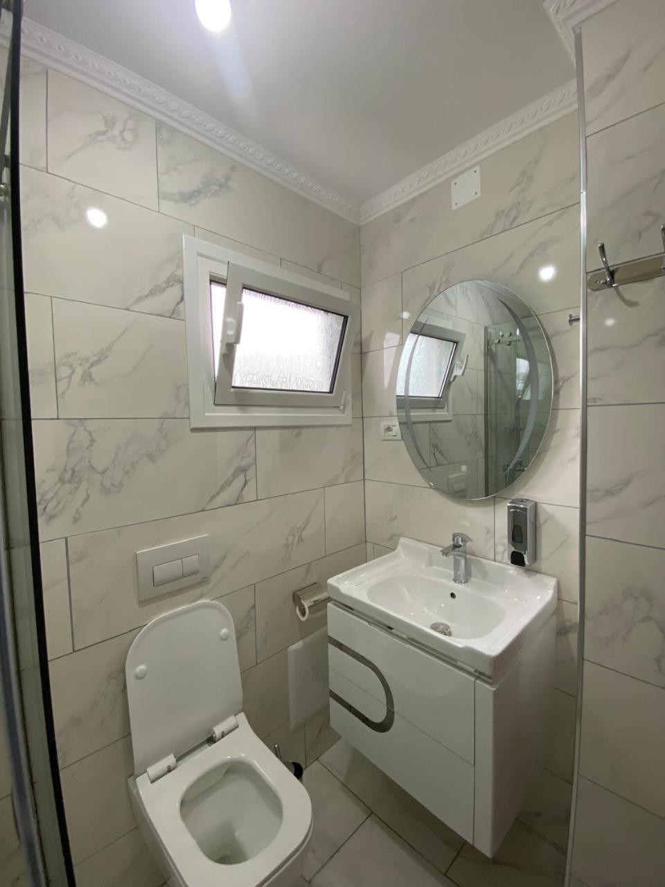 Rent Rooms Sakolli Μπεράτ Εξωτερικό φωτογραφία
